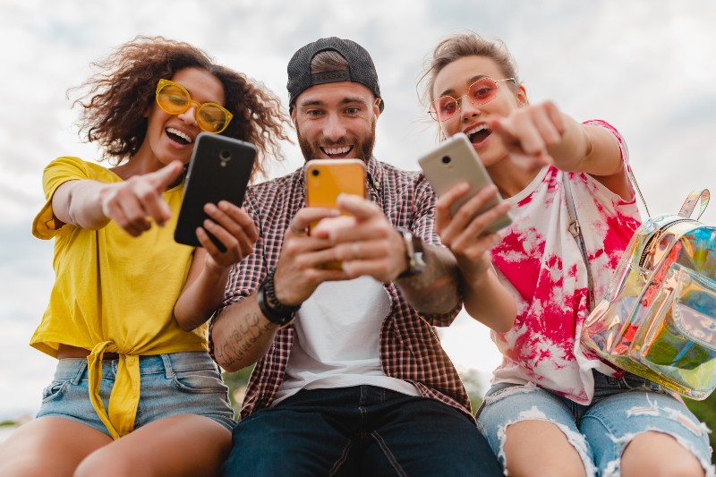 Centennials: o nos adaptamos o les perdemos